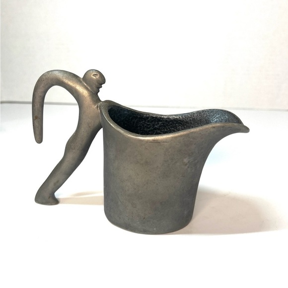 VINTAGE CARROL BOYES (1954 -
2019) MAN WAVE PEWTER MILK JUG - Picture 1 of 7